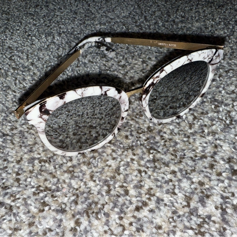 Black and white marble sunglasses - Picture 2 of 4